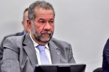 CPMI do INSS ouve na segunda ex-ministro da Previdência Carlos Lupi