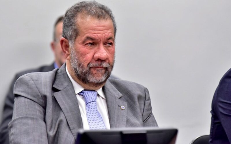 CPMI do INSS ouve na segunda ex-ministro da Previdência Carlos Lupi