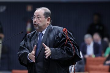 Advogados de Bolsonaro solicitam permissão para visita de Michelle e dos filhos ao ministro Alexandre de Moraes