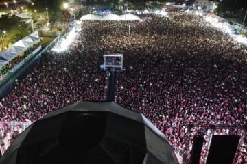 Segundo dia de festa pelos 35 anos de Queimados reúne multidão com shows de PK e Ludmilla