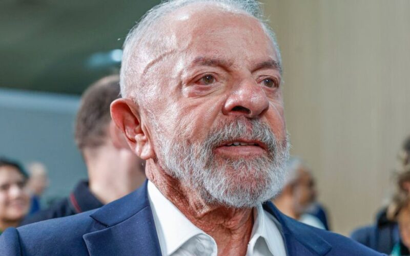 Lula expressa apreensão diante da presença de tropas americanas na região da Venezuelana