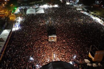 Queimados inicia comemorações pelos 35 anos com noite de shows e estrutura reforçada