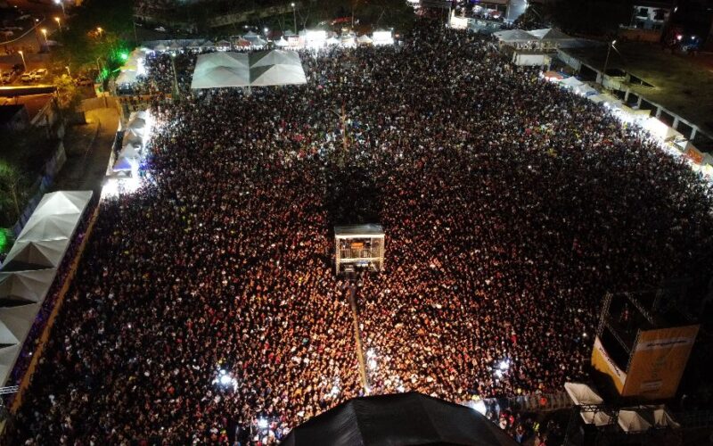 Queimados inicia comemorações pelos 35 anos com noite de shows e estrutura reforçada