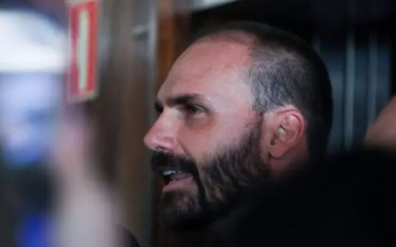 Eduardo Bolsonaro entra em desespero diante do risco real de expulsão dos EUA