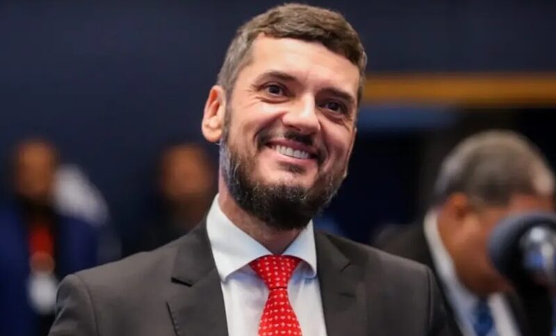 Alerj aprova resolução para soltar Rodrigo Bacellar, preso pela PFO