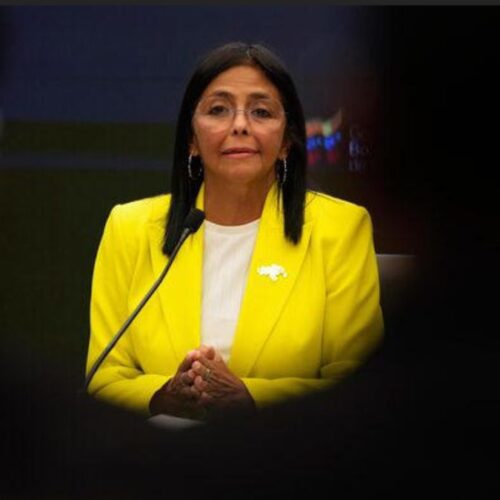 Trump derruba Maduro, garante o petróleo e deixa a Venezuela nas mãos do chavismo reciclado