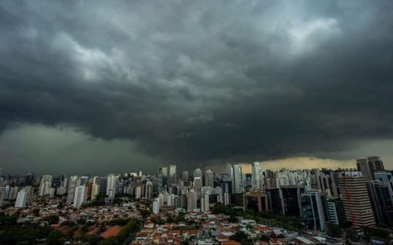 Carnaval 2026 poderá ser com fortes chuvas em estados com os maiores carnavais do país