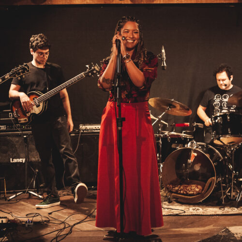 Amanda Mendonça retorna com ‘Xodó em Flor’, no Centro da Música Carioca