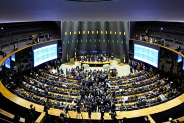 Redução da maioridade penal avança na Câmara e reacende debate sobre segurança, punição e responsabilidade do Estado