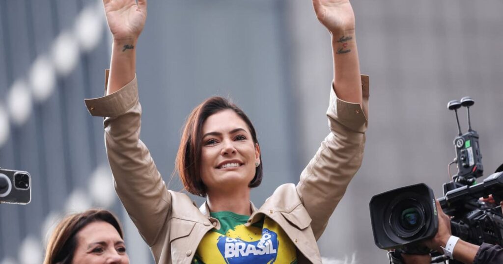 Michelle amplia protagonismo político enquanto crise no grupo Bolsonaro ganha novos capítulos