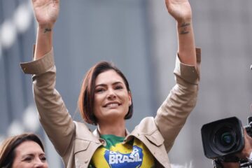Michelle amplia protagonismo político enquanto crise no grupo Bolsonaro ganha novos capítulos