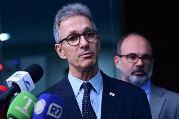 Zema diz: “Não sou Bolsonarista”! Mais reforça oposição ao PT e tenta ocupar espaço na direita para 2026